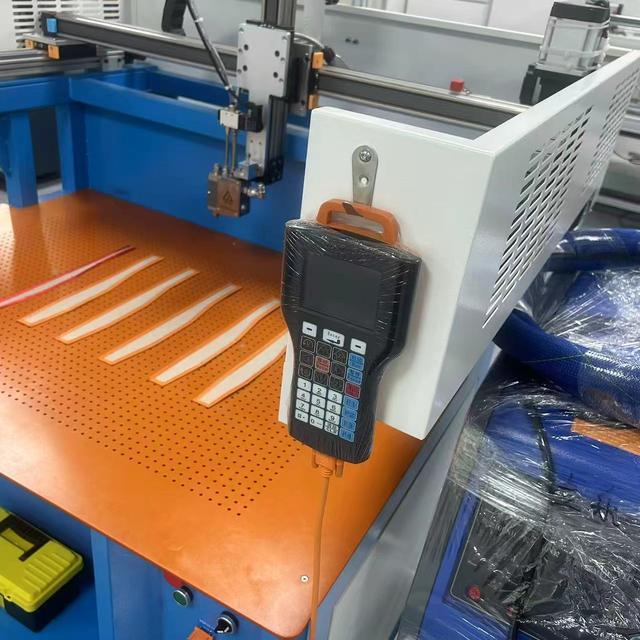 Cabinet Type Three-axis Hot-melt Glue Scraping Machine for Packaging Solution
